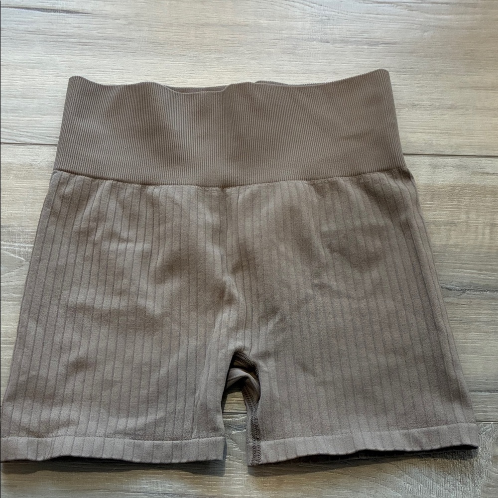 H&M Ribbed High-Waist Women’s Shorts — Taupe No Tag Best for XS - Picture 1 of 9